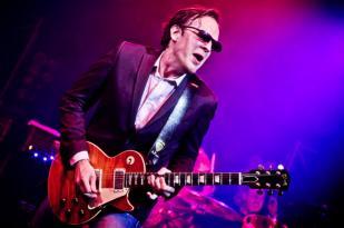 bonamassa15.jpg